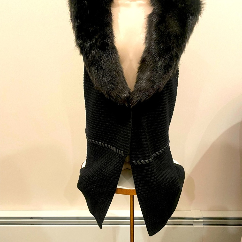 White House Black Market black Sleevless Sweater with removable fur collar